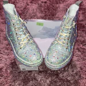 Women’s silver boots ,size 8 ,worn once